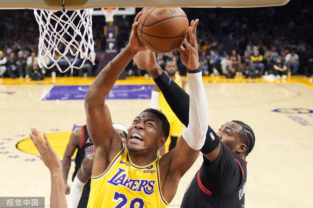 同样凭借年 同样凭借年