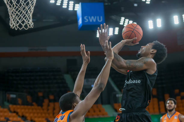 防线疲于奔 防线疲于奔