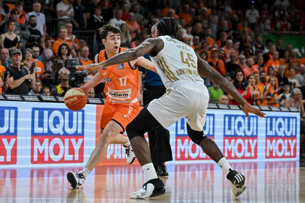 发狠话时 发狠话时